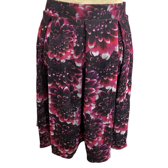 Size XS LulaRoe Madison Skirt Flare Purple Floral Pockets - Picture 5 of 8